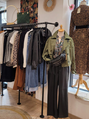 LACURIEUSEImage2 LACURIEUSEImage2